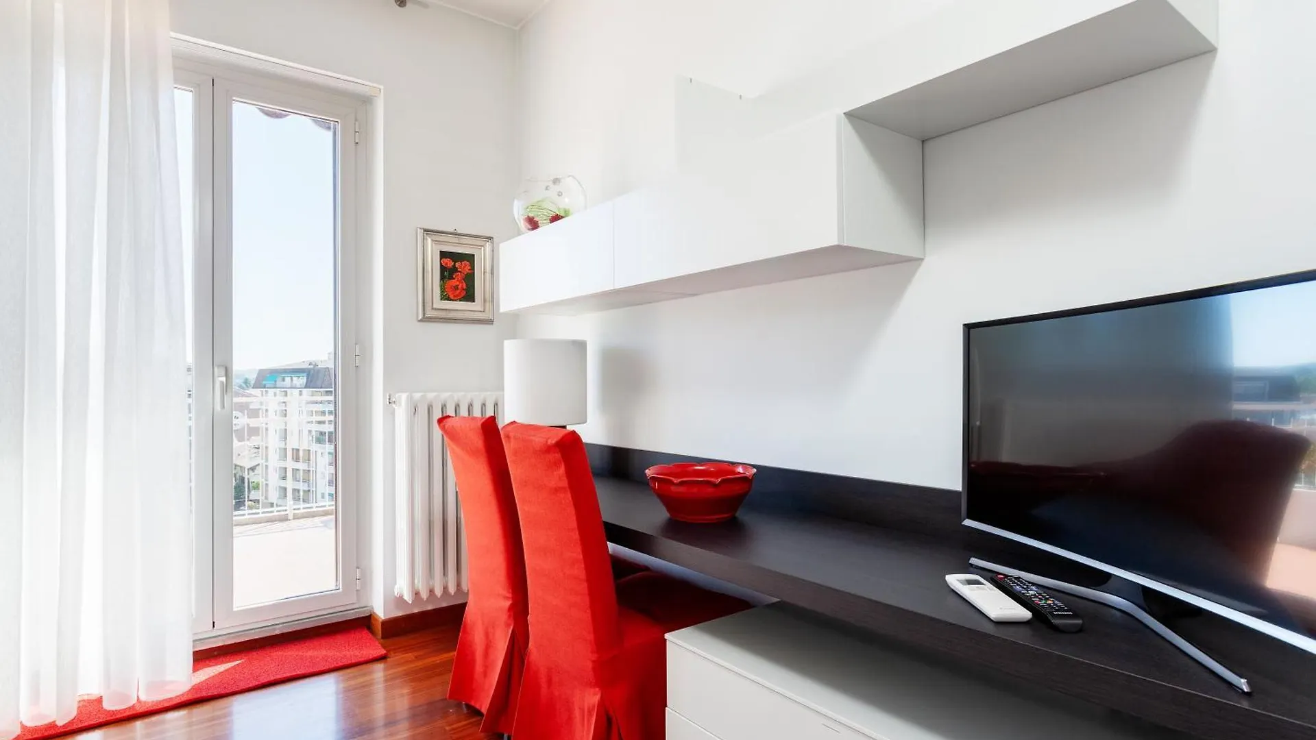 The Red Penthouse - Family Apart With Terrace 2 Bedroom Private Park Sesto Calende Italy