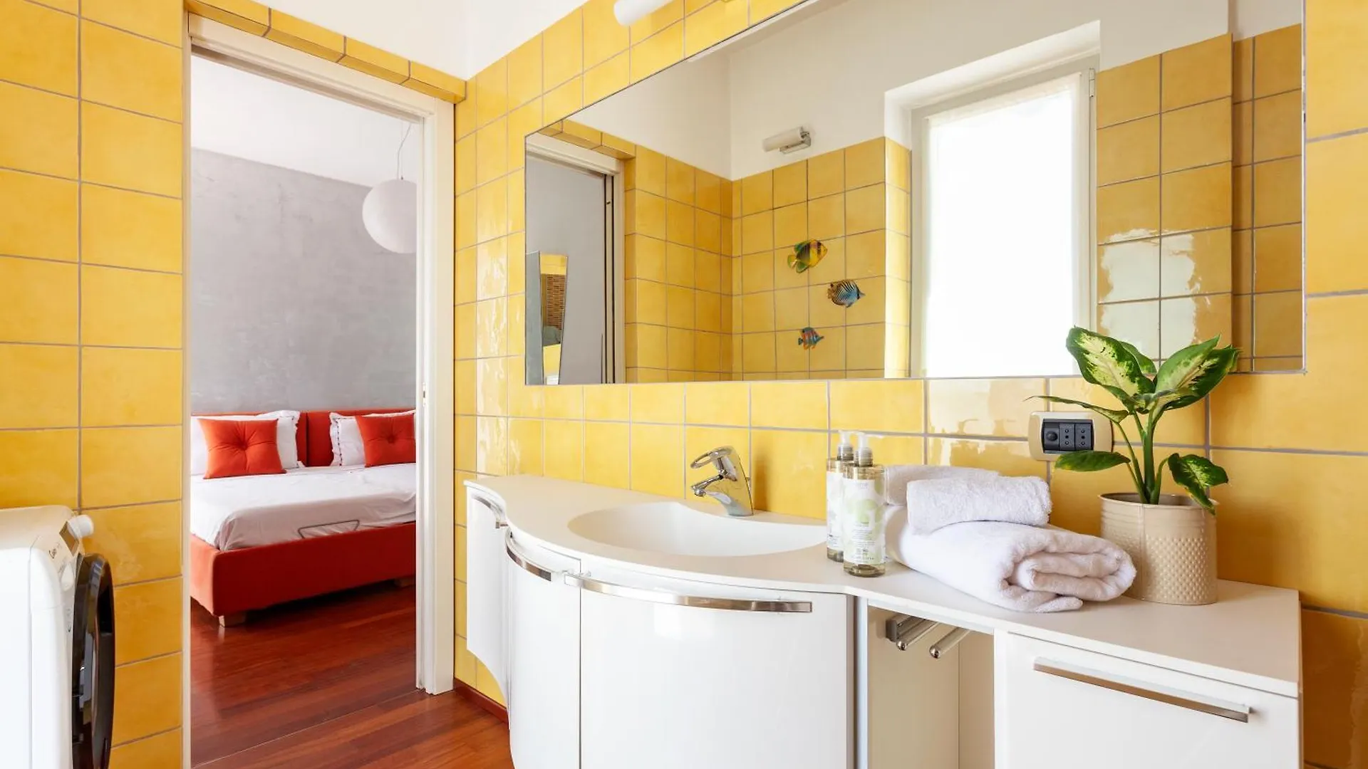 The Red Penthouse - Family Apart With Terrace 2 Bedroom Private Park Sesto Calende Apartment