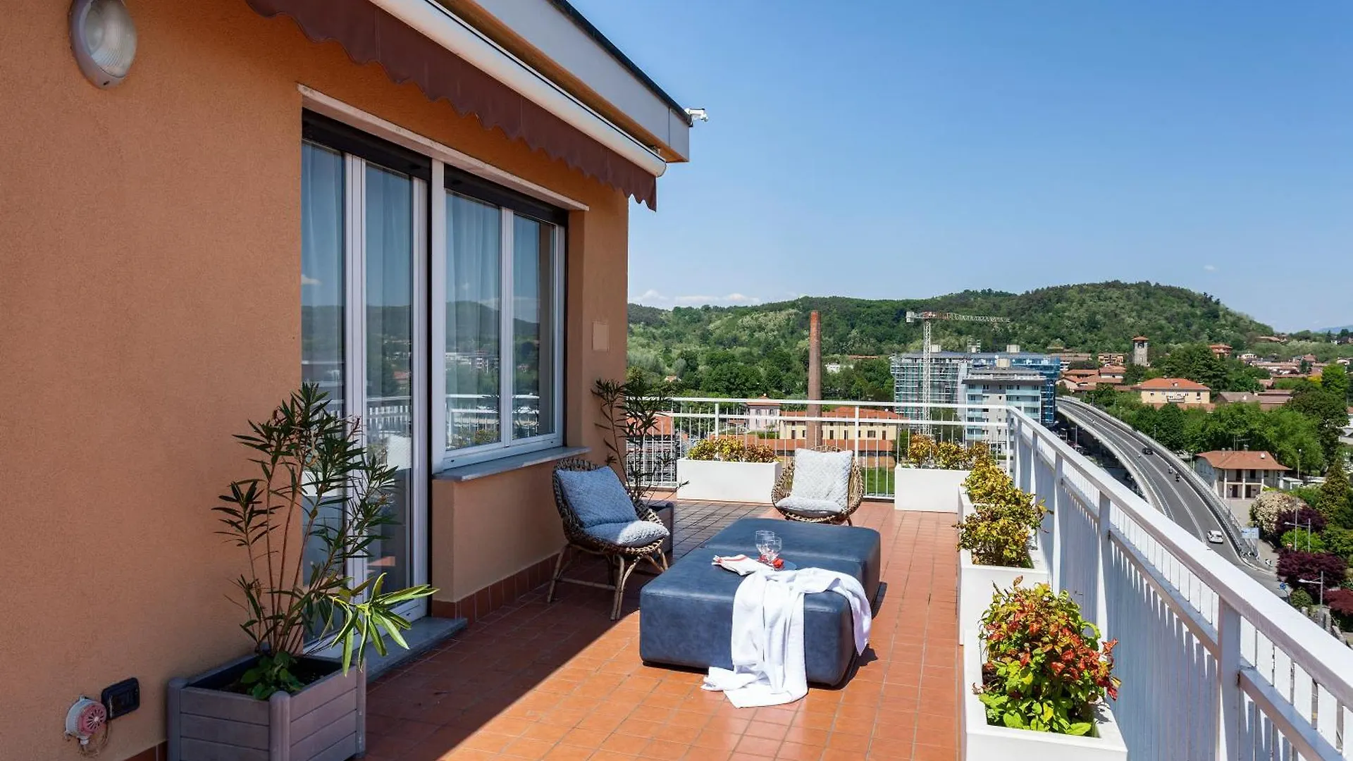 The Red Penthouse - Family Apart With Terrace 2 Bedroom Private Park Sesto Calende Apartment