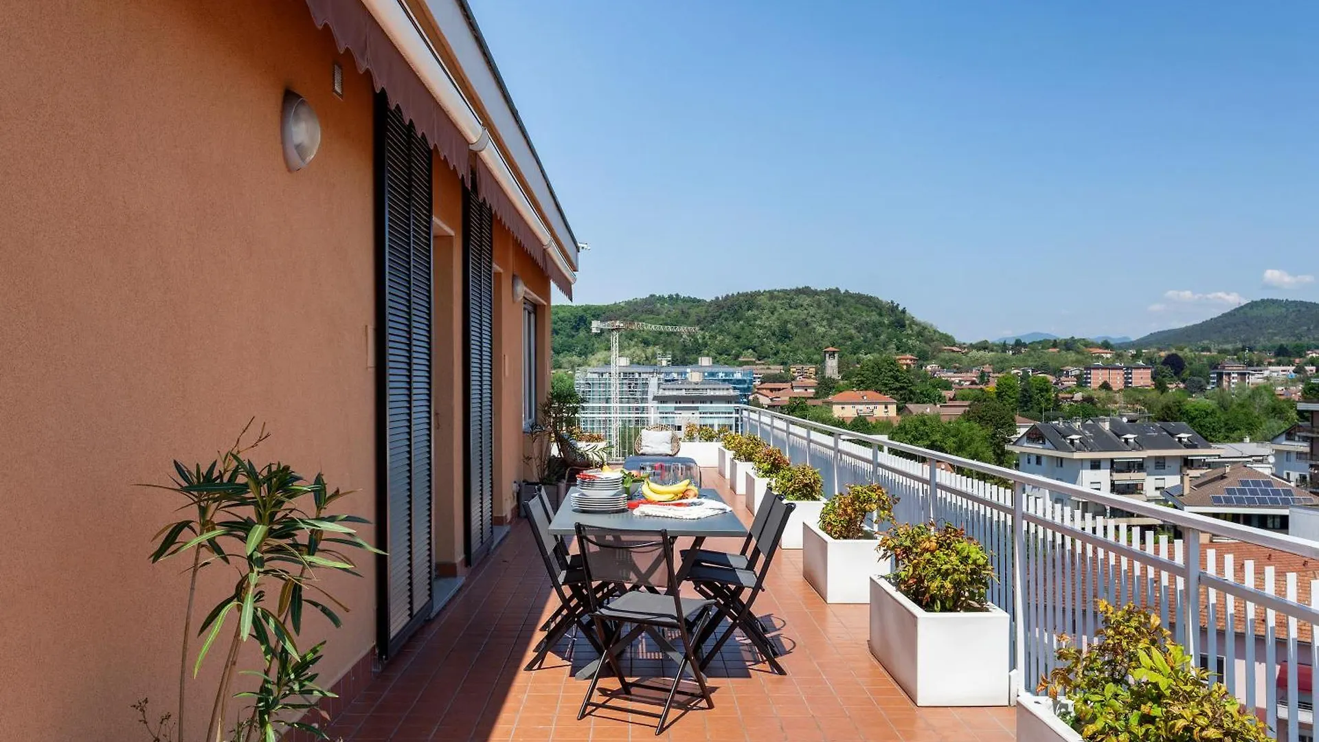 The Red Penthouse - Family Apart With Terrace 2 Bedroom Private Park Sesto Calende