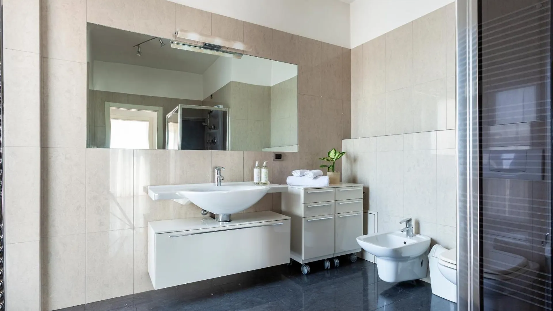 The Red Penthouse - Family Apart With Terrace 2 Bedroom Private Park Sesto Calende 0*,  Italy